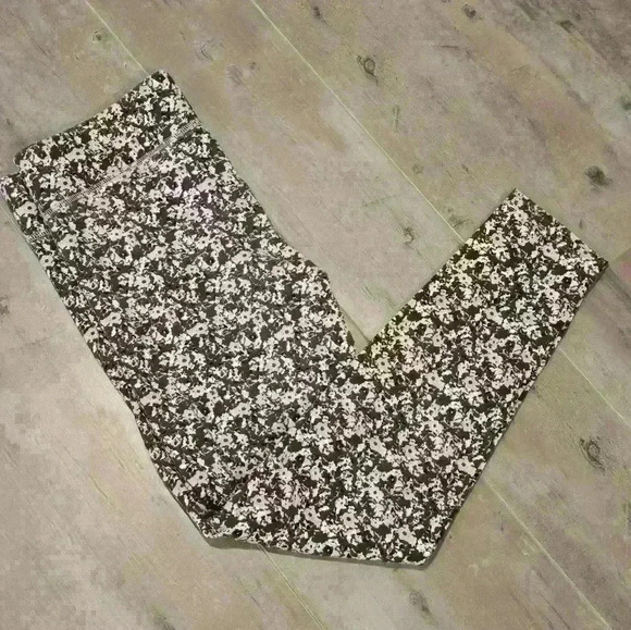 Aerie Floral Chill Play Leggings - Picture 8 of 10